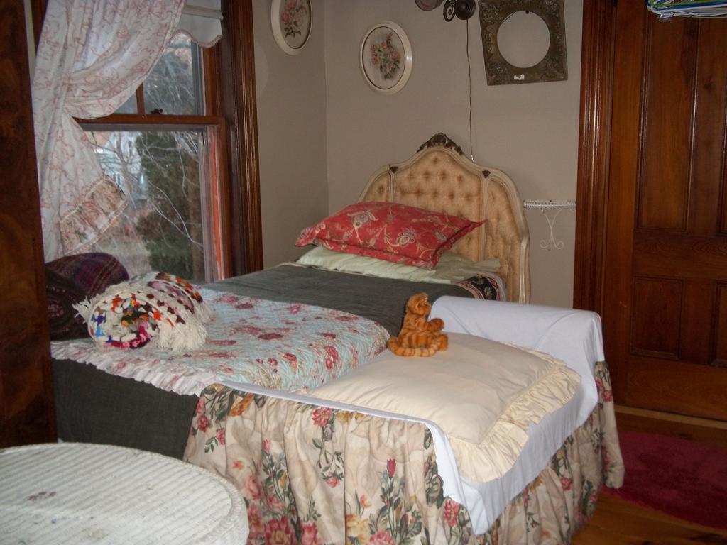 Enchanted Nights Bed & Bath Kittery Bilik gambar