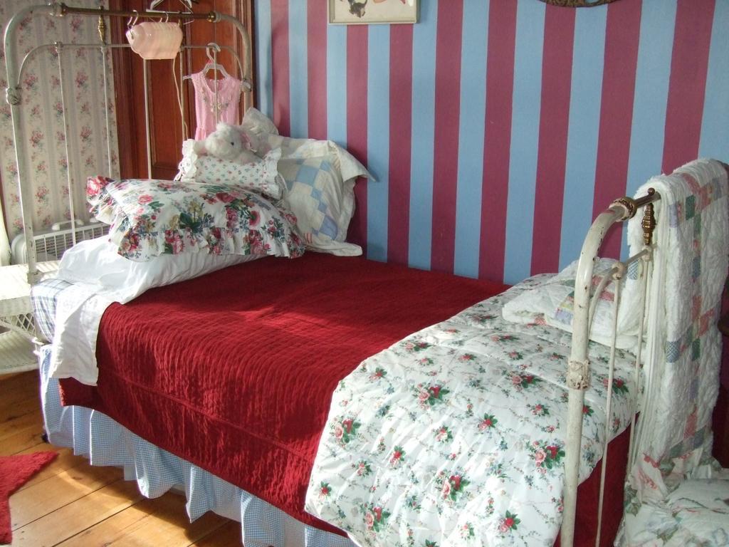 Enchanted Nights Bed & Bath Kittery Bilik gambar